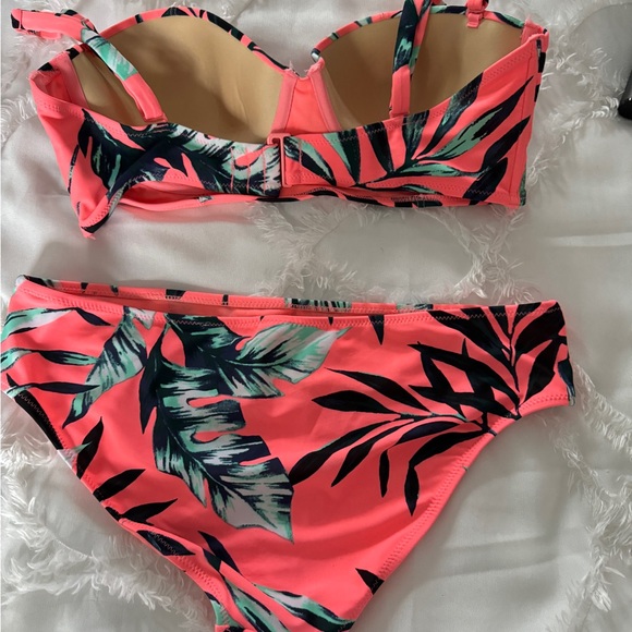 Bikini - Picture 2 of 6